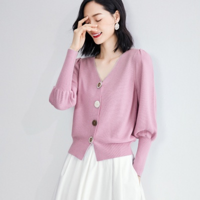 Ying'er Twelve Baskets 23 Spring New French Elegant Temperament V-Neck Bat Sleeve Soft Knitted Top